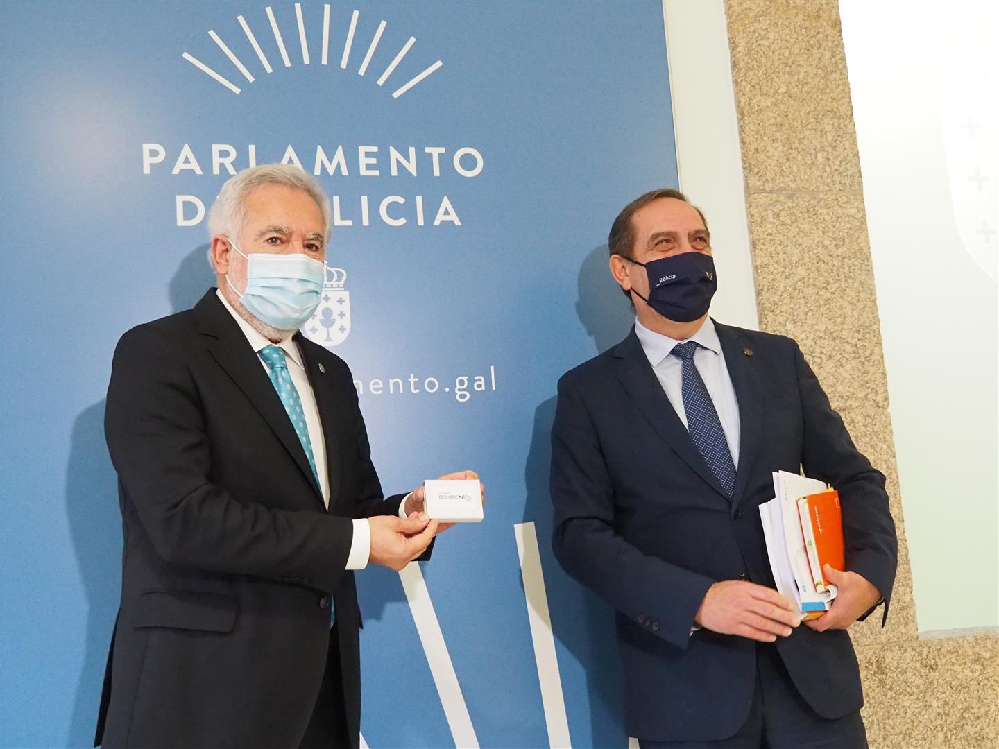Foto da noticia:A Xunta entrega ao Parlamento o Proxecto de orzamentos para o ano 2021 